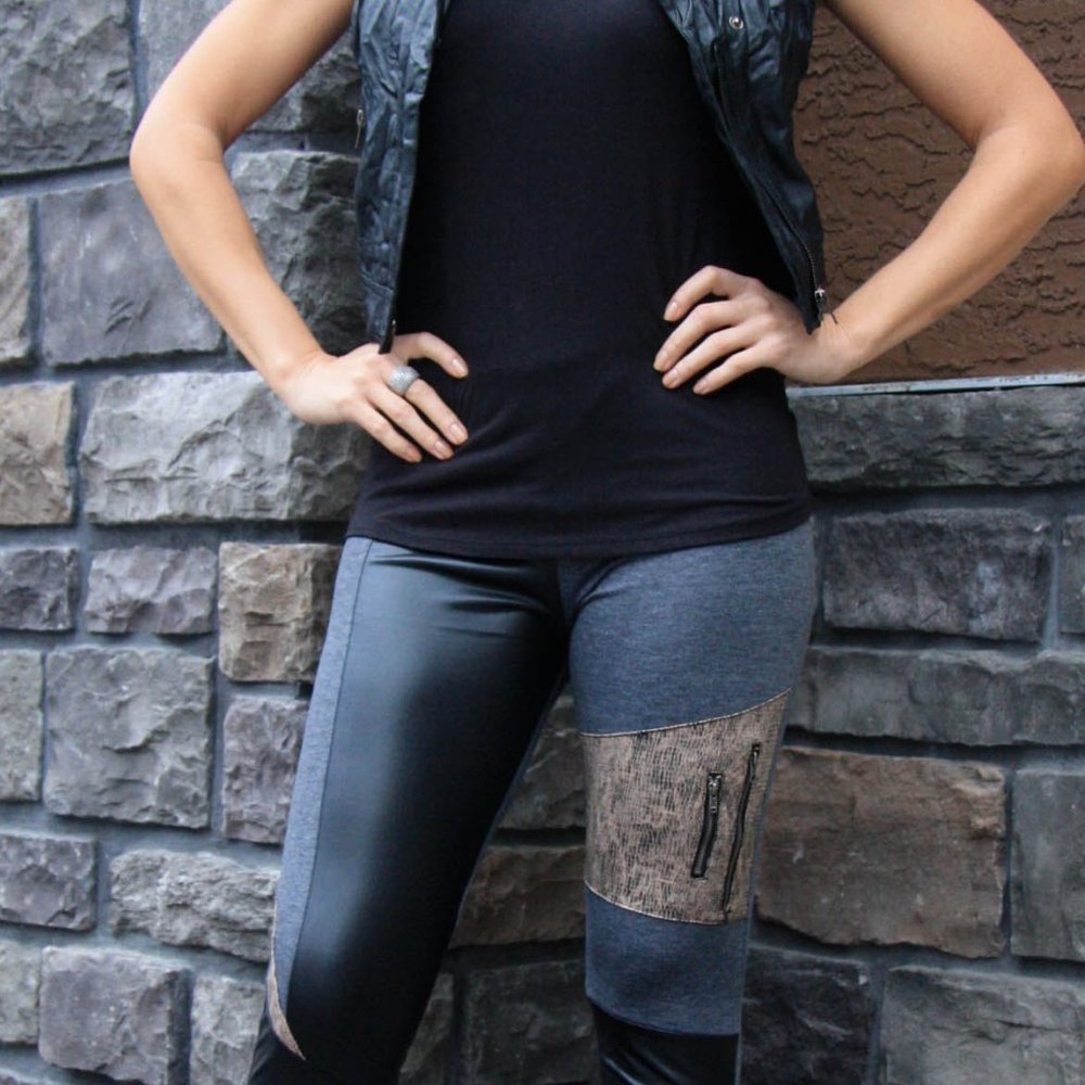 SOLD OUT Grey pleather funky leggings small only - Picture 4 of 4